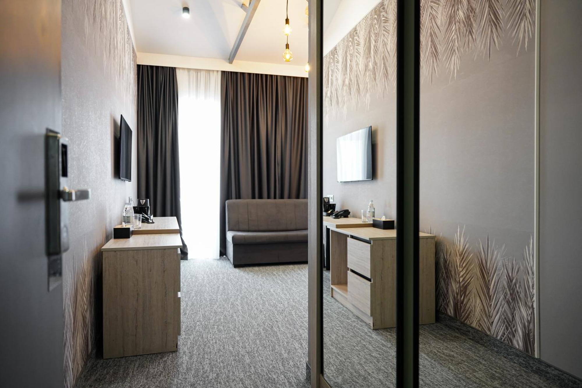 Dynasty Hotel & Spa Yerevan Exterior photo