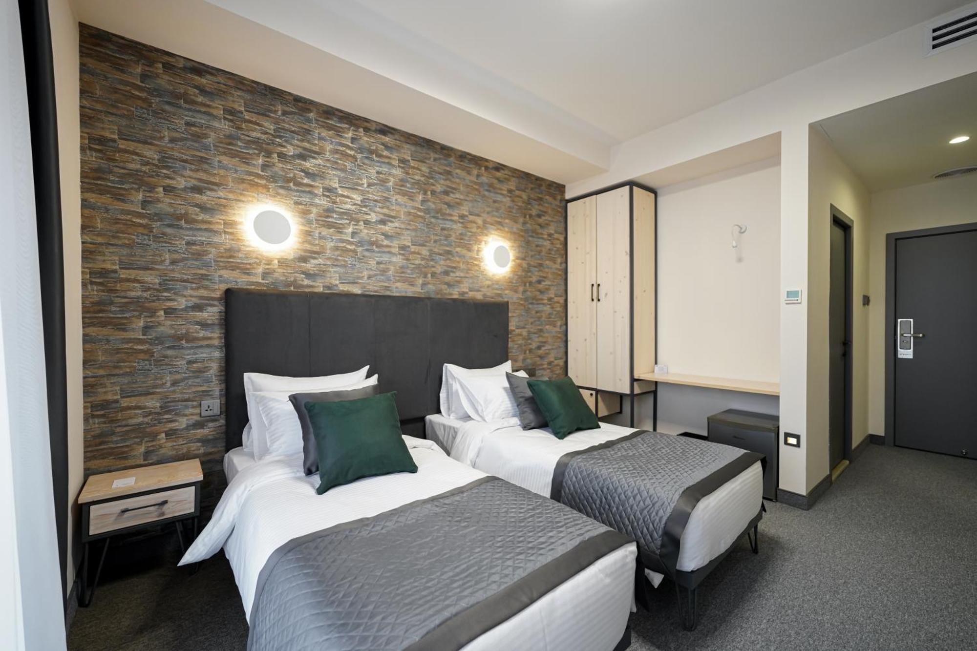 Dynasty Hotel & Spa Yerevan Exterior photo